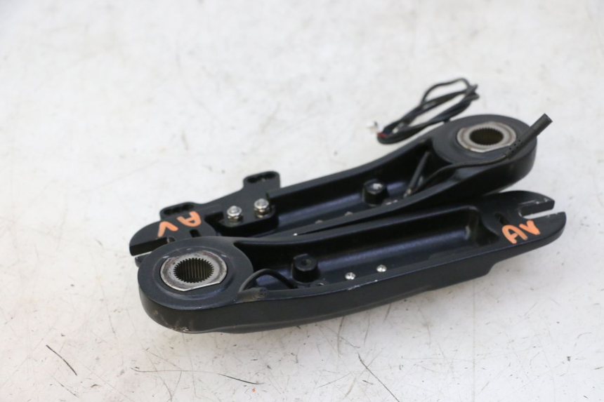 photo de SUPPORT ETRIER FREIN AVANT DUALTRON VICTOR LIMITED 1