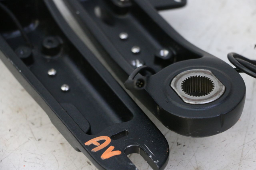 photo de SUPPORT ETRIER FREIN AVANT DUALTRON VICTOR LIMITED 1
