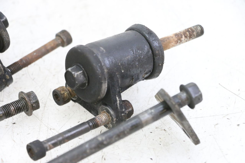 photo de SUPPORT MOTEUR KAWASAKI ZR7 ZR-7 S 750 (1999 - 2004)