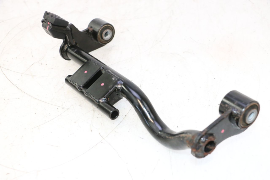 photo de SUPPORT MOTEUR SYM MIO 50 (2005 - 2010) - Gros plan technique