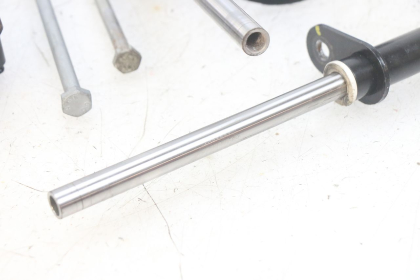 photo de SUPPORT MOTEUR PIAGGIO MP3 HPE 300 (2019 - 2026) - Détails caractéristiques