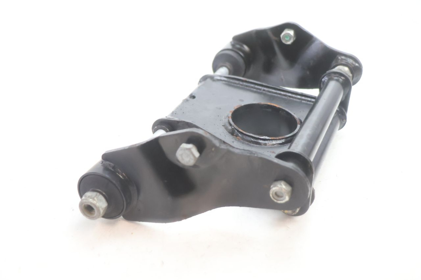 photo de SUPPORT MOTEUR PIAGGIO MP3 HPE 530 (2022 - 2026) - Gros plan technique
