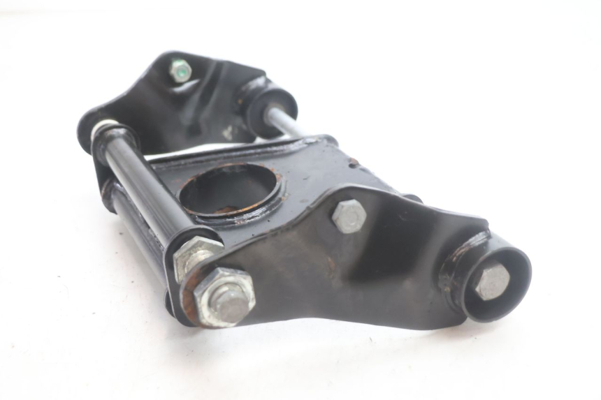 photo de SUPPORT MOTEUR PIAGGIO MP3 HPE 530 (2022 - 2026) - Points de fixation