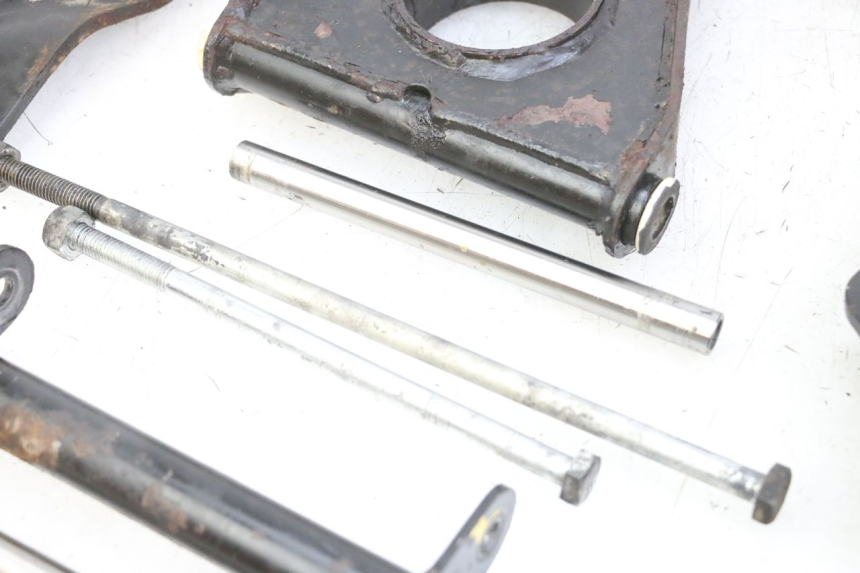 photo de SUPPORT MOTEUR PIAGGIO MP3 LT 400 (2007 - 2012) - Points de fixation