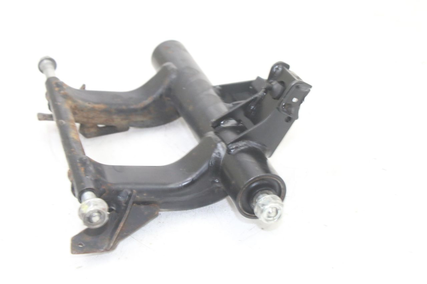 photo de SUPPORT MOTEUR HONDA PCX (JF57/JF64) 125 (2014 - 2018) - Gros plan technique