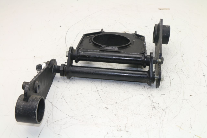 photo de SUPPORT MOTEUR PEUGEOT METROPOLIS 400 (2011 - 2016)