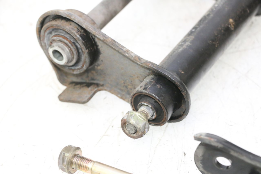 photo de SUPPORT MOTEUR DAELIM S2 125 (2006 - 2007) - Gros plan technique