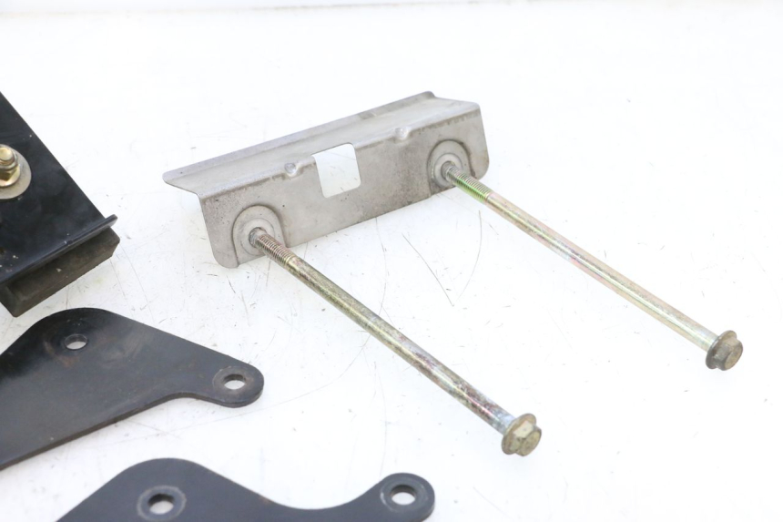 photo de SUPPORT MOTEUR CAN-AM SPYDER RS 1000 (2008 - 2012) - Autre angle de vue