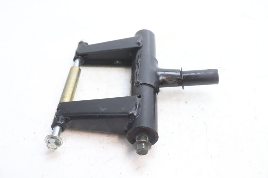 photo de SUPPORT MOTEUR VASTRO STREET S 50 (2016 - 2021) - Gros plan technique
