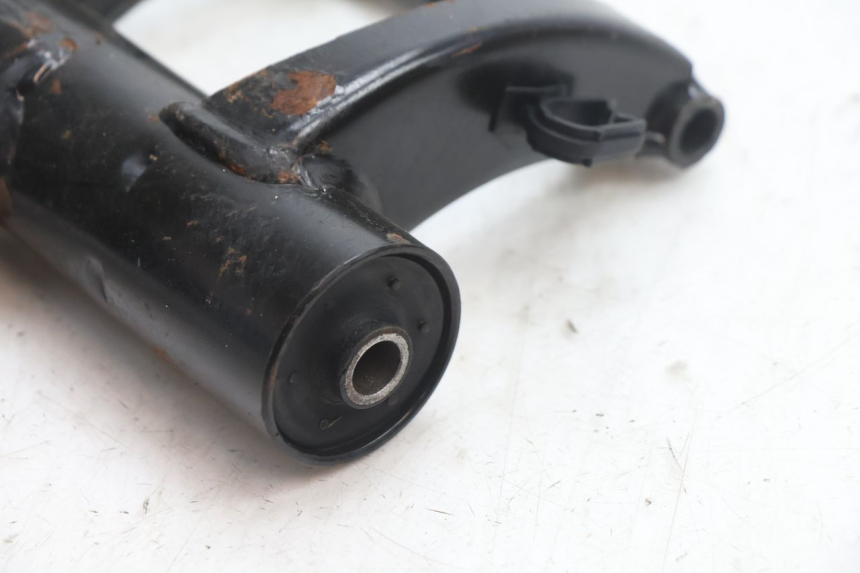 photo de SUPPORT MOTEUR PIAGGIO TYPHOON 50 (2000 - 2009) - Autre angle de vue