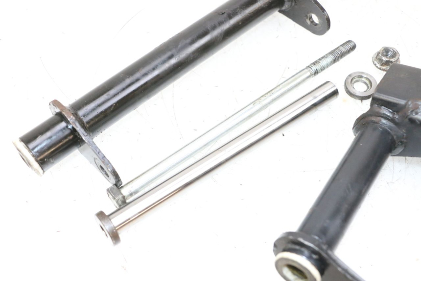 photo de SUPPORT MOTEUR PIAGGIO VESPA GTS SUPER IE 125 (2009 - 2016) - Photo complémentaire