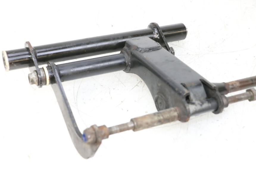 photo de SUPPORT MOTEUR PIAGGIO VESPA GTS SUPER IE 125 (2009 - 2016) - Gros plan technique