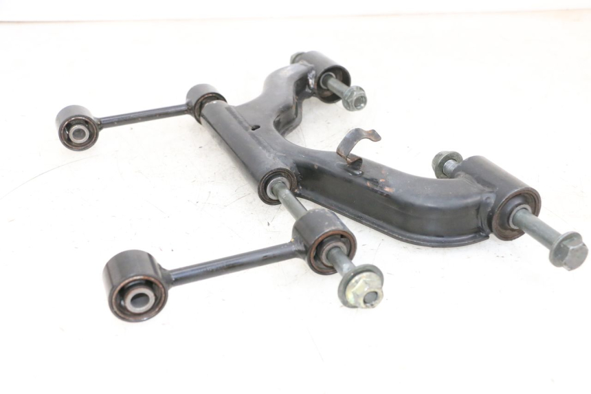 photo de SUPPORT MOTEUR YAMAHA XMAX X-MAX 125 (2006 - 2009) - Gros plan technique