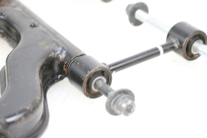 photo de SUPPORT MOTEUR YAMAHA X-MAX XMAX 125 (2010 - 2013) - Gros plan technique