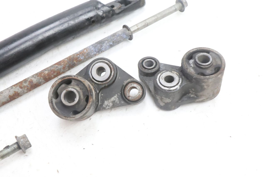photo de SUPPORT MOTEUR YAMAHA XJR 1300 (1998 - 2002) - Gros plan technique