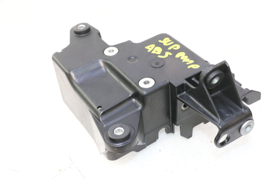 photo de SUPPORT POMPE ABS PIAGGIO MP3 HPE 530 (2022 - 2026) - Détail de la pièce