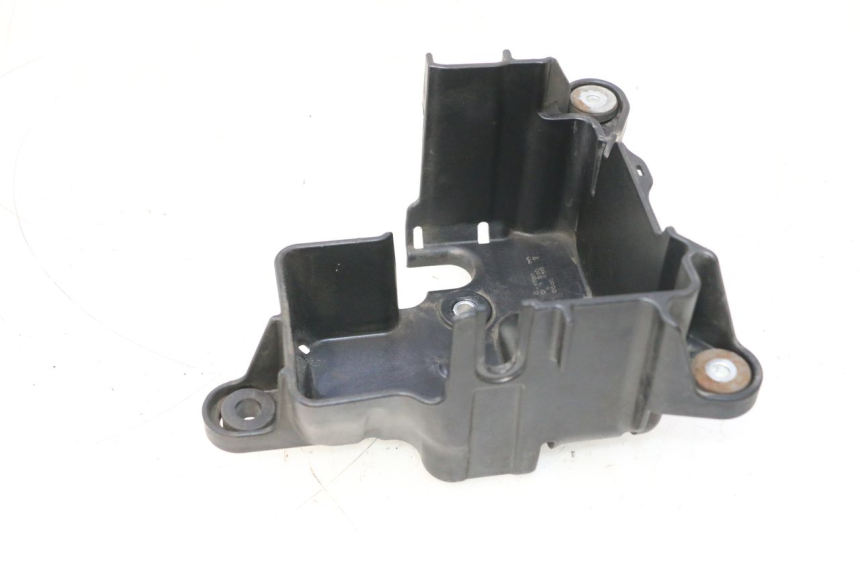 photo de SUPPORT POMPE ABS PIAGGIO MP3 500 (2016 - 2018) - Gros plan technique