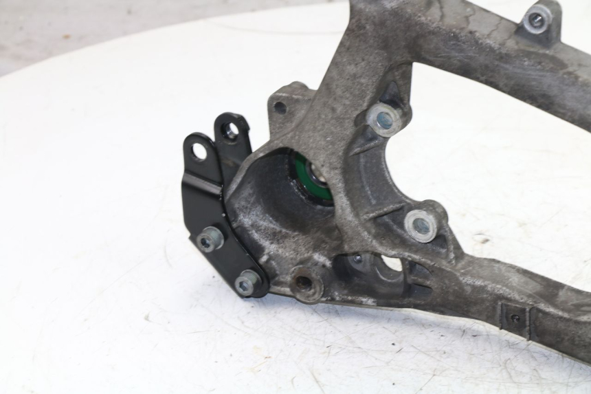 photo de SUPPORT POT  PIAGGIO XEVO - X EVO 125 (2010 - 2015) - Gros plan technique