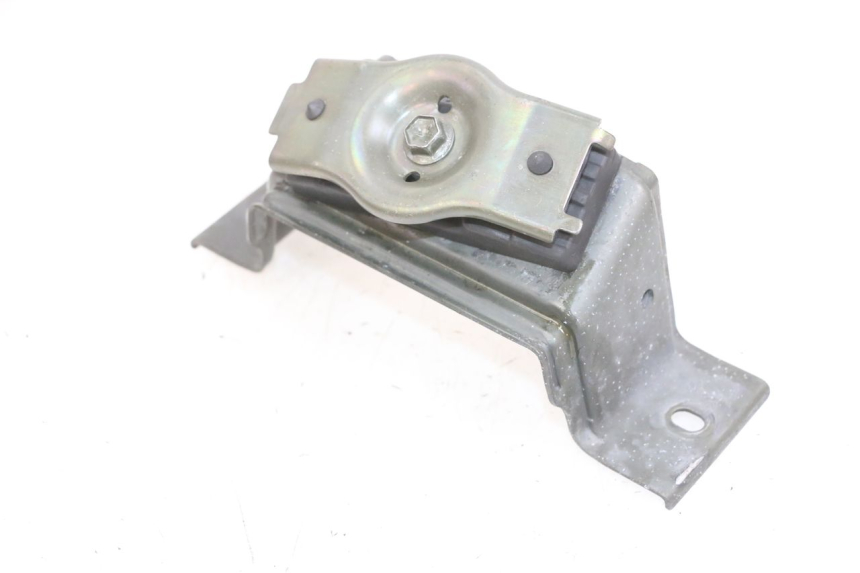 photo de SUPPORT RESERVOIR SUZUKI DL V STROM 1000 (2002 - 2007) - Gros plan technique