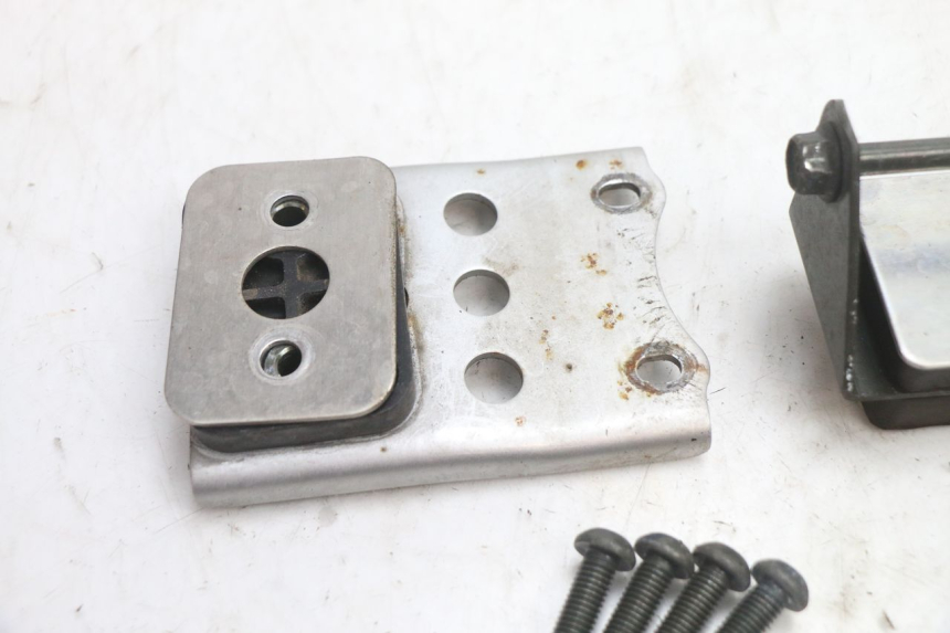 photo de SUPPORT RESERVOIR YAMAHA FJR 1300 (2001 - 2005) - Détail de la pièce