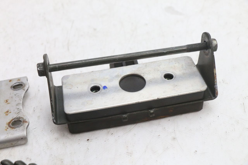 photo de SUPPORT RESERVOIR YAMAHA FJR 1300 (2001 - 2005) - Zoom état d’usage