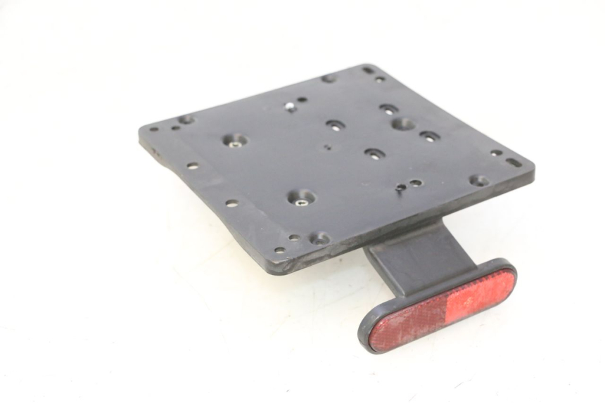 photo de SUPPORT DE PLAQUE PIAGGIO MP3 500 (2016 - 2018) - Autre angle de vue