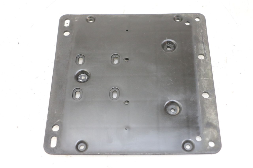 photo de SUPPORT DE PLAQUE PIAGGIO XEVO - X EVO 125 (2007 - 2016) - Zoom état d’usage