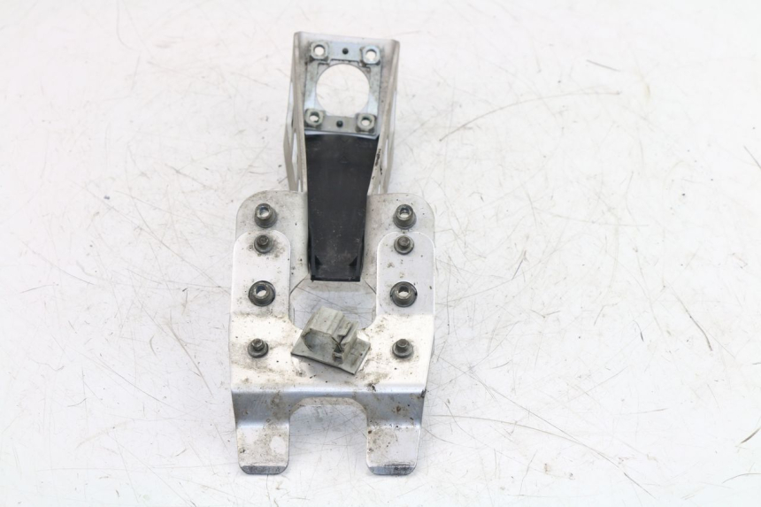 photo de SUPPORT DE PLAQUE YAMAHA YZF R6 600 (2010 - 2016)