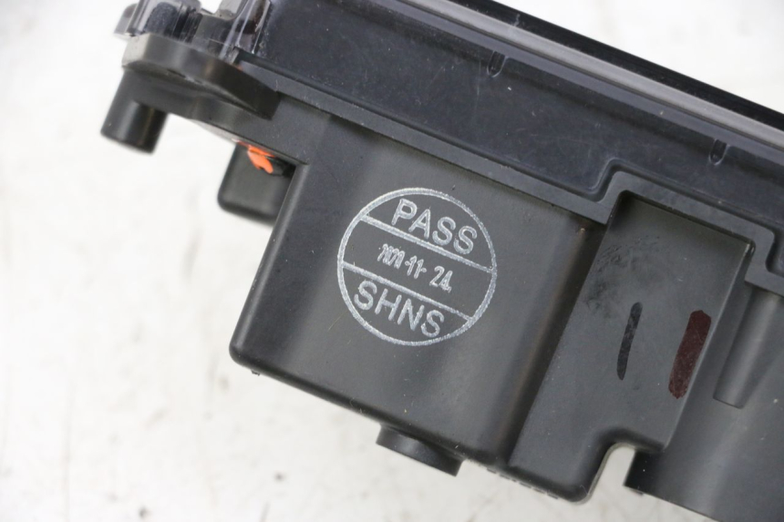 photo de TABLEAU DE BORD PIAGGIO MP3 HPE 300 (2019 - 2026) - Gros plan technique