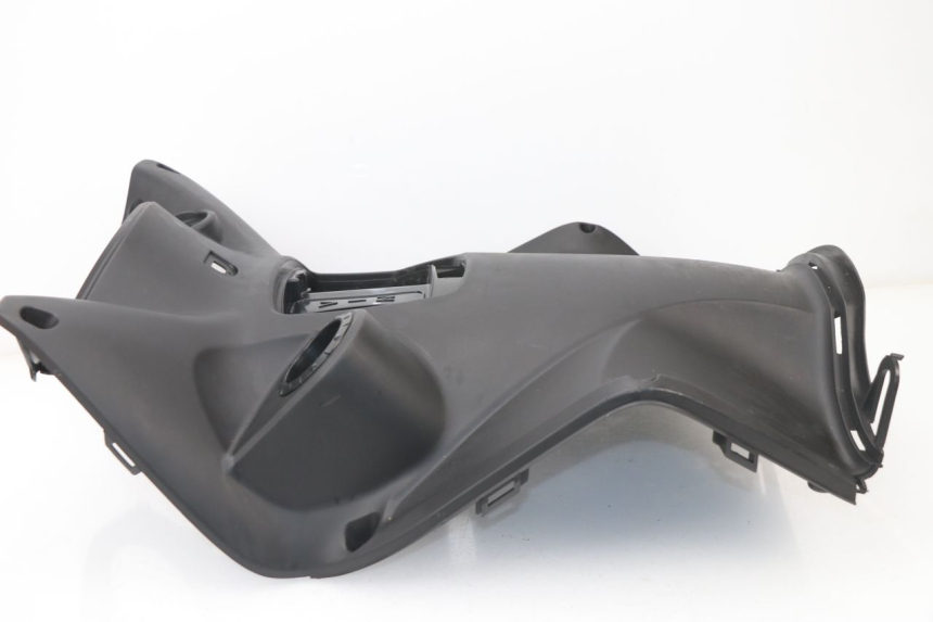 photo de TABLIER INTERIEUR KYMCO AGILITY CITY 16P 125 (2015 - 2021) - Points de fixation