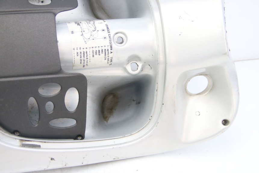 photo de TABLIER INTERIEUR APRILIA SCARABEO 4T 50 (2009 - 2017)