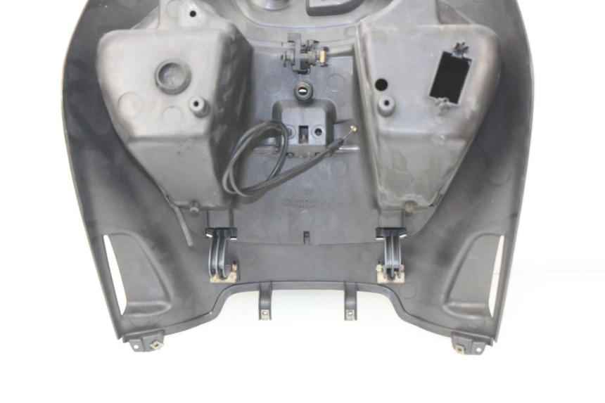 photo de TABLIER INTERIEUR PIAGGIO BEVERLY 500 (2003 - 2007) - Points de fixation