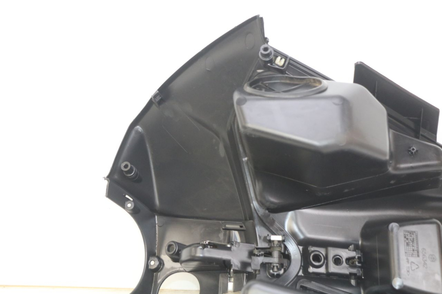 photo de TABLIER INTERIEUR PIAGGIO BEVERLY 125 (2010 - 2015) - Zoom état d’usage