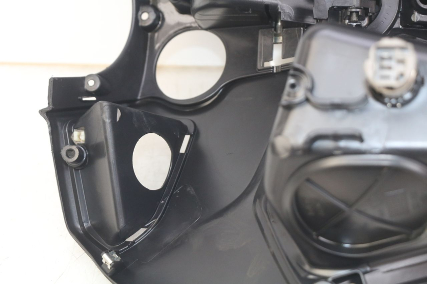 photo de TABLIER INTERIEUR PIAGGIO BEVERLY 125 (2010 - 2015) - Autre angle de vue