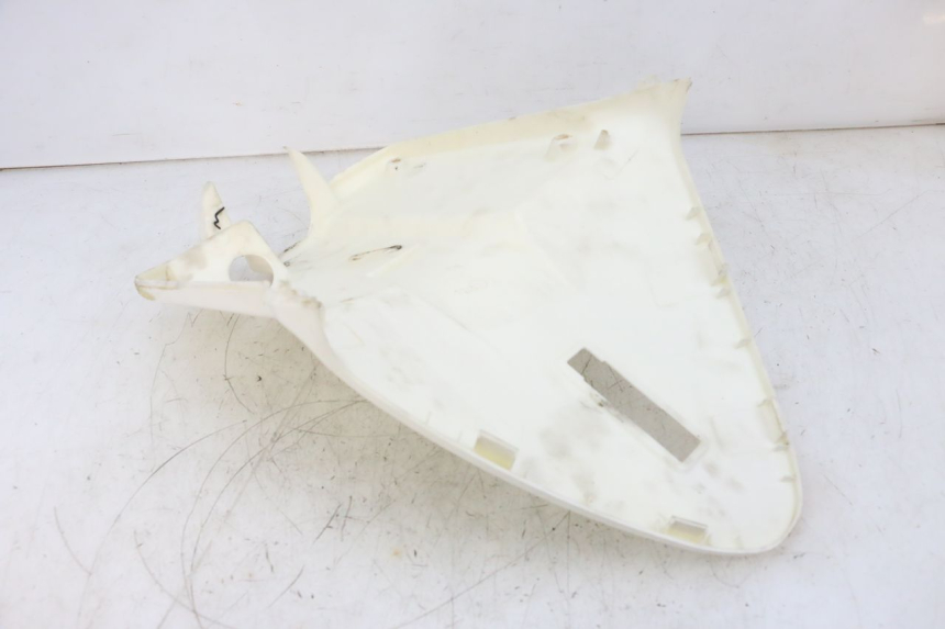 photo de TABLIER INTERIEUR MBK BOOSTER SPIRIT NAKED 50 (2004 - 2017) - Gros plan technique