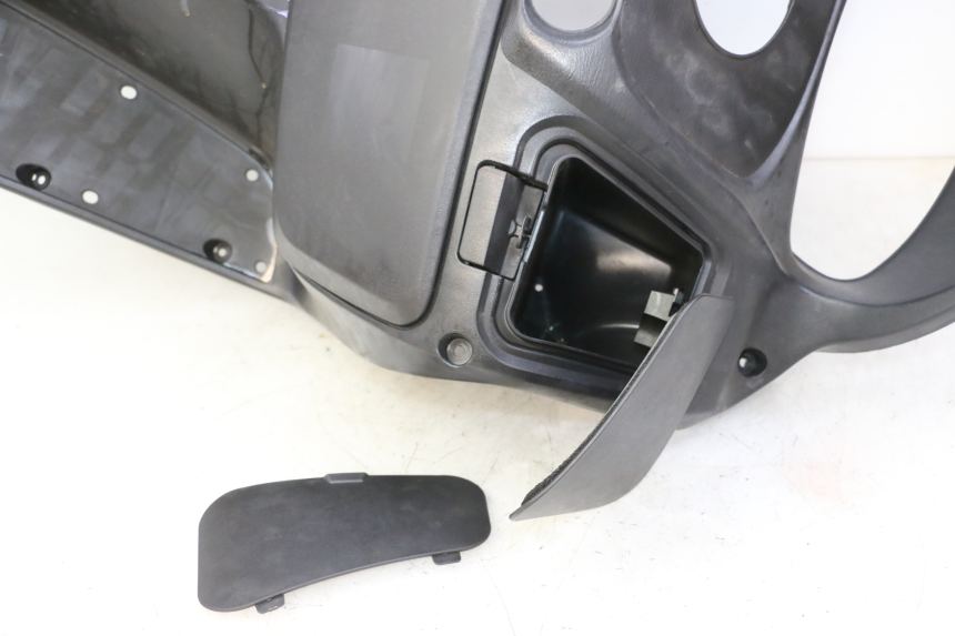 photo de TABLIER INTERIEUR SUZUKI BURGMAN 125 (2007 - 2014)