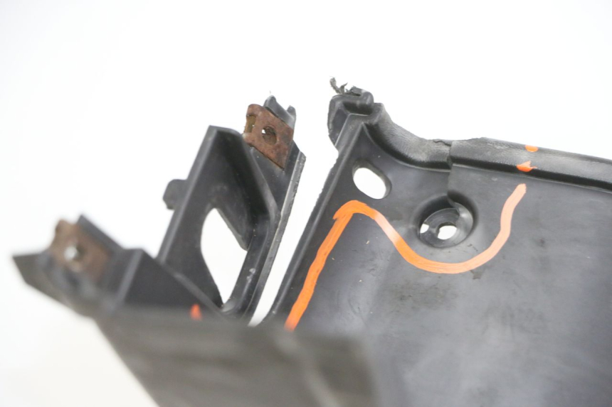 photo de TABLIER INTERIEUR SUZUKI BURGMAN 125 (2007 - 2014)