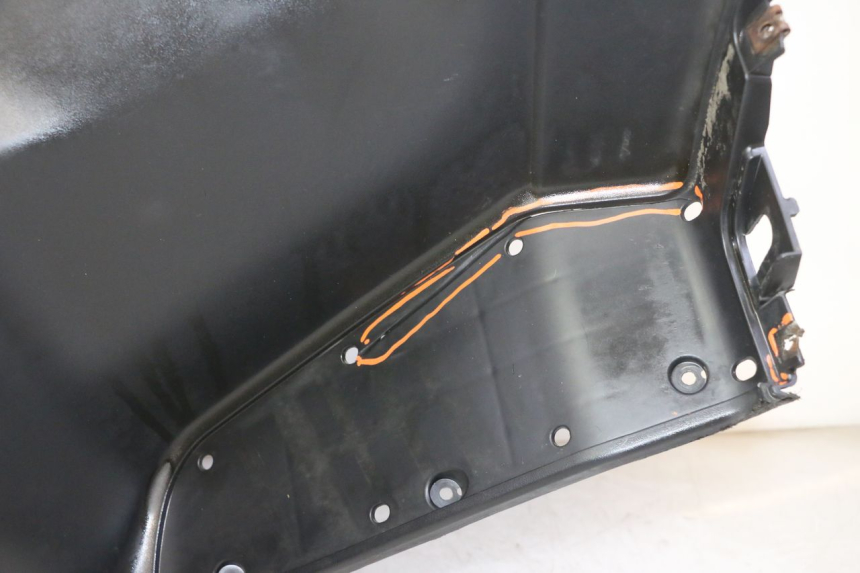 photo de TABLIER INTERIEUR SUZUKI BURGMAN 125 (2007 - 2014)