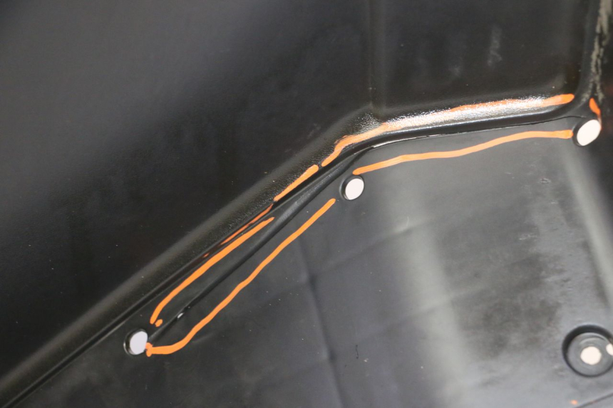 photo de TABLIER INTERIEUR SUZUKI BURGMAN 125 (2007 - 2014)