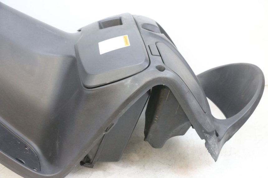 photo de TABLIER INTERIEUR SUZUKI BURGMAN 125 (2007 - 2014) - Zoom composants