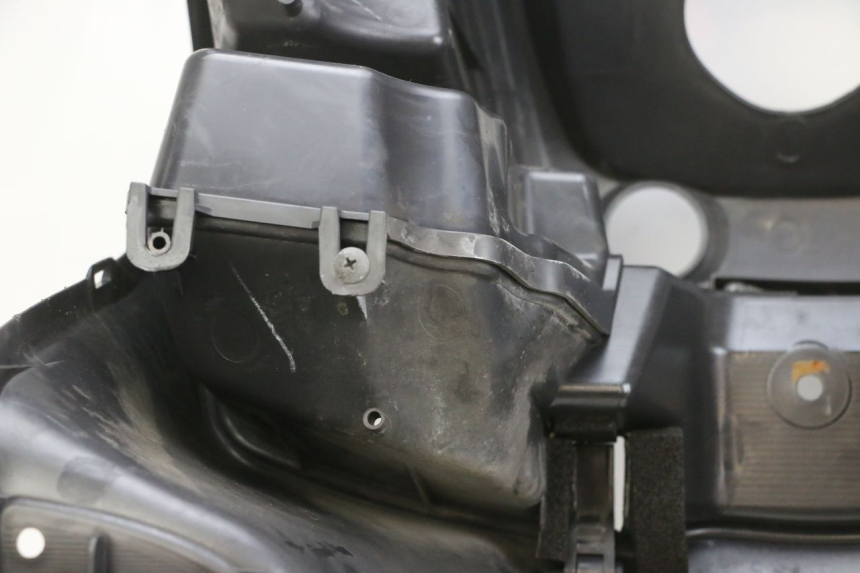 photo de TABLIER INTERIEUR SUZUKI BURGMAN 125 (2007 - 2014) - État de surface