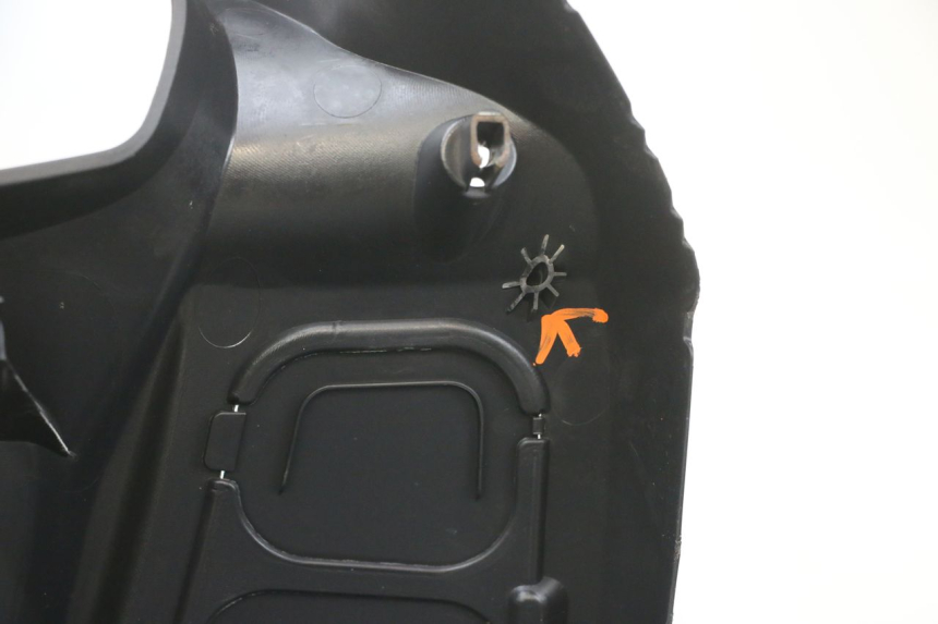 photo de TABLIER INTERIEUR SUZUKI BURGMAN 125 (2007 - 2014) - Marquages et références