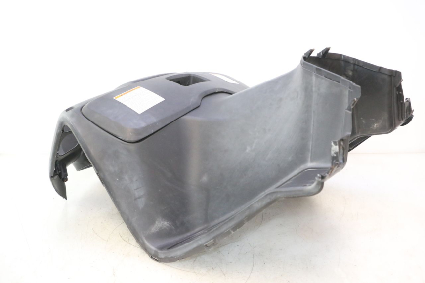 photo de TABLIER INTERIEUR SUZUKI BURGMAN 125 (2007 - 2014) - Vue rapprochée