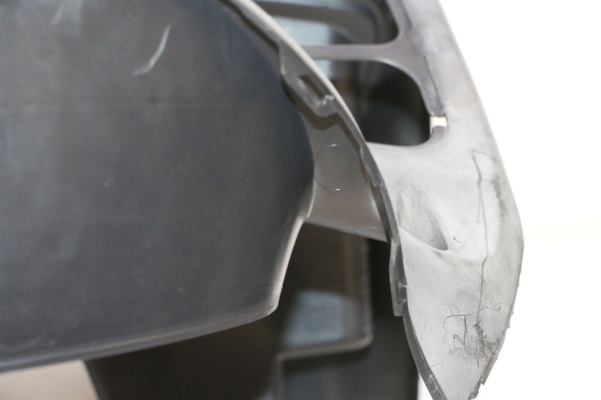 photo de TABLIER INTERIEUR SUZUKI BURGMAN 125 (2007 - 2014) - Zoom état d’usage