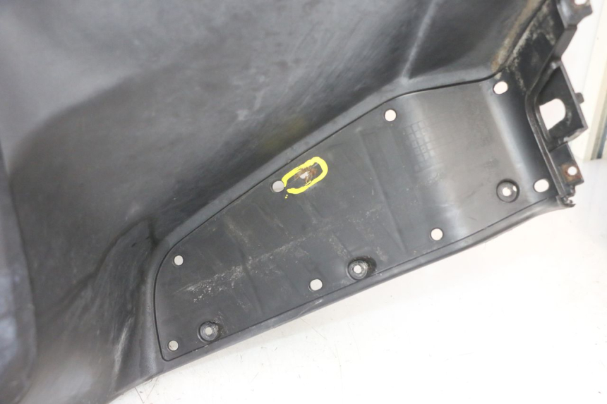 photo de TABLIER INTERIEUR SUZUKI BURGMAN 125 (2007 - 2014) - Zoom composants