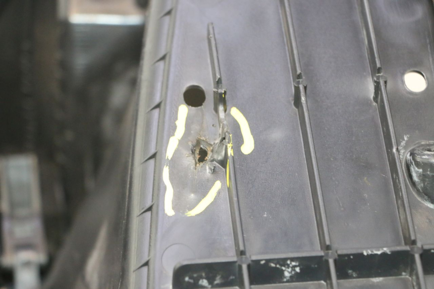 photo de TABLIER INTERIEUR SUZUKI BURGMAN 125 (2007 - 2014) - État de surface