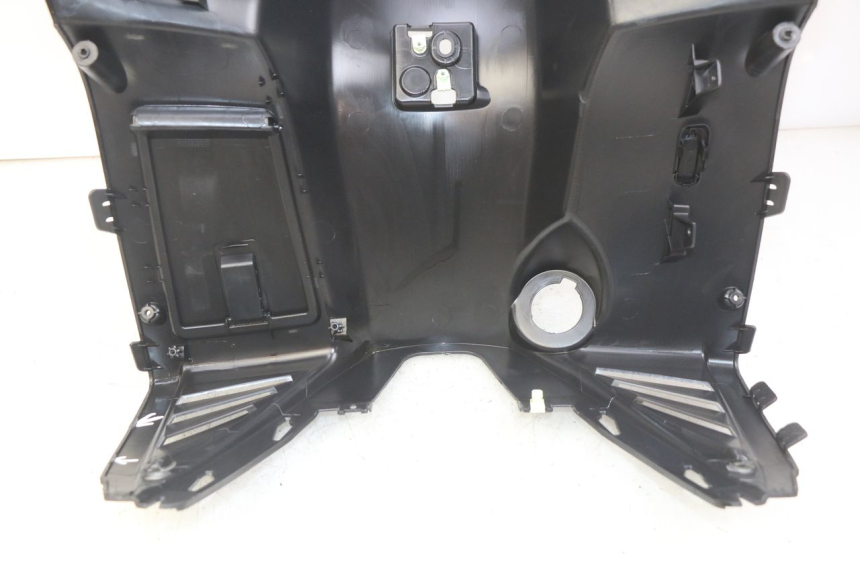 photo de TABLIER INTERIEUR PEUGEOT CITYSTAR AIR 125 (2014 - 2017) - Gros plan technique