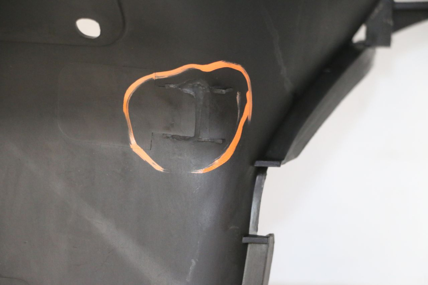 photo de TABLIER INTERIEUR KYMCO DINK STREET 125 (2009 - 2014) - Gros plan technique