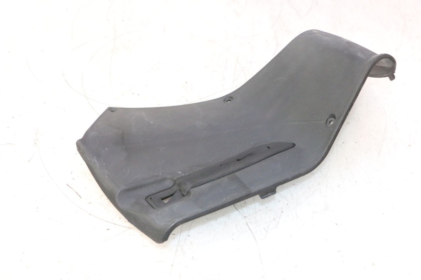photo de TABLIER INTERIEUR DROIT GILERA GP 800 (2007 - 2013) - Détail de la pièce
