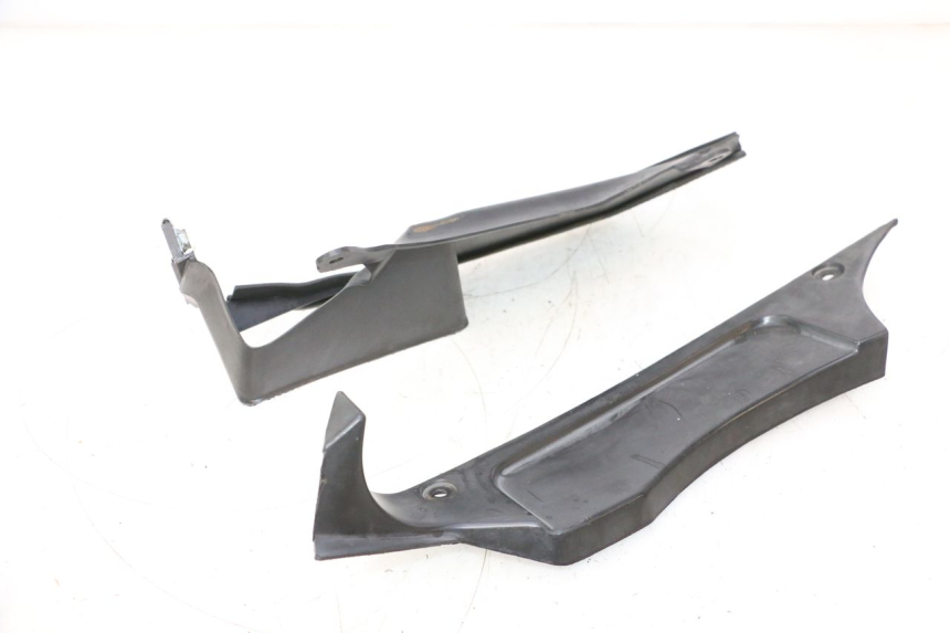 photo de TABLIER INTERIEUR DROIT KAWASAKI GPX F ZX750F 750 (1986 - 1990) - Autre angle de vue